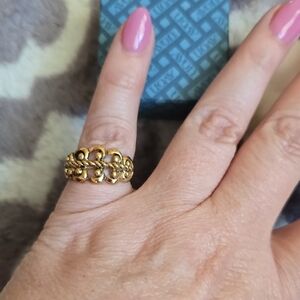 Avon Gold Floral Ring